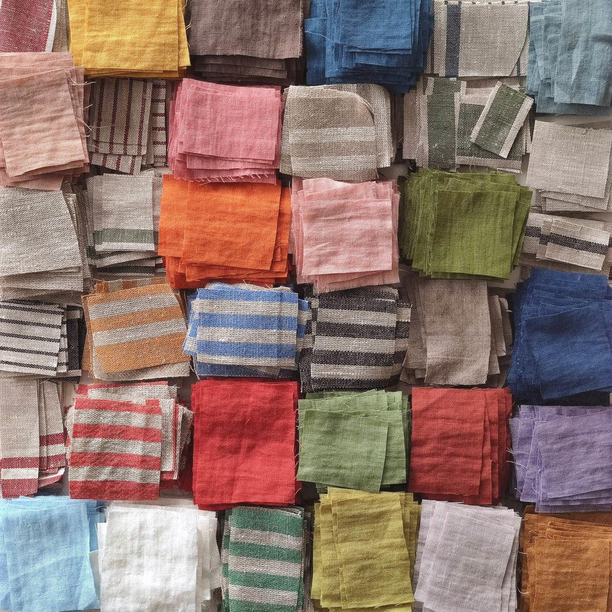 ‎راهنمای کامل انتخاب پارچه برای شومیز: بهترین جنس‌ها برای استایل‌های مختلف زنانه