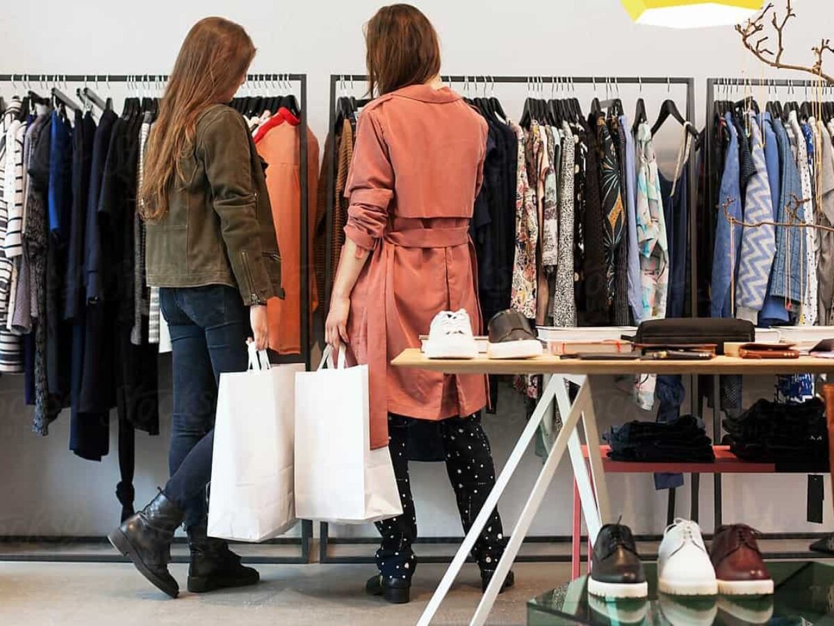 حراج‌های فصلی برندهای جهانی و همسایه‌های ایران: بهترین زمان برای خرید